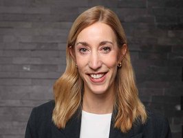 Lena Scheffel, Head of Relationships & People Development, arbeitet mit Personalberatern zusammen