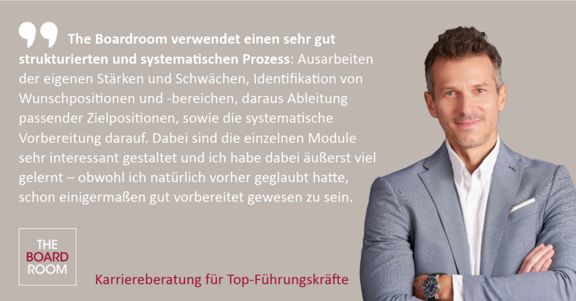 Männliche Führungskraft spricht über Karriereberatung bei The Boardroom